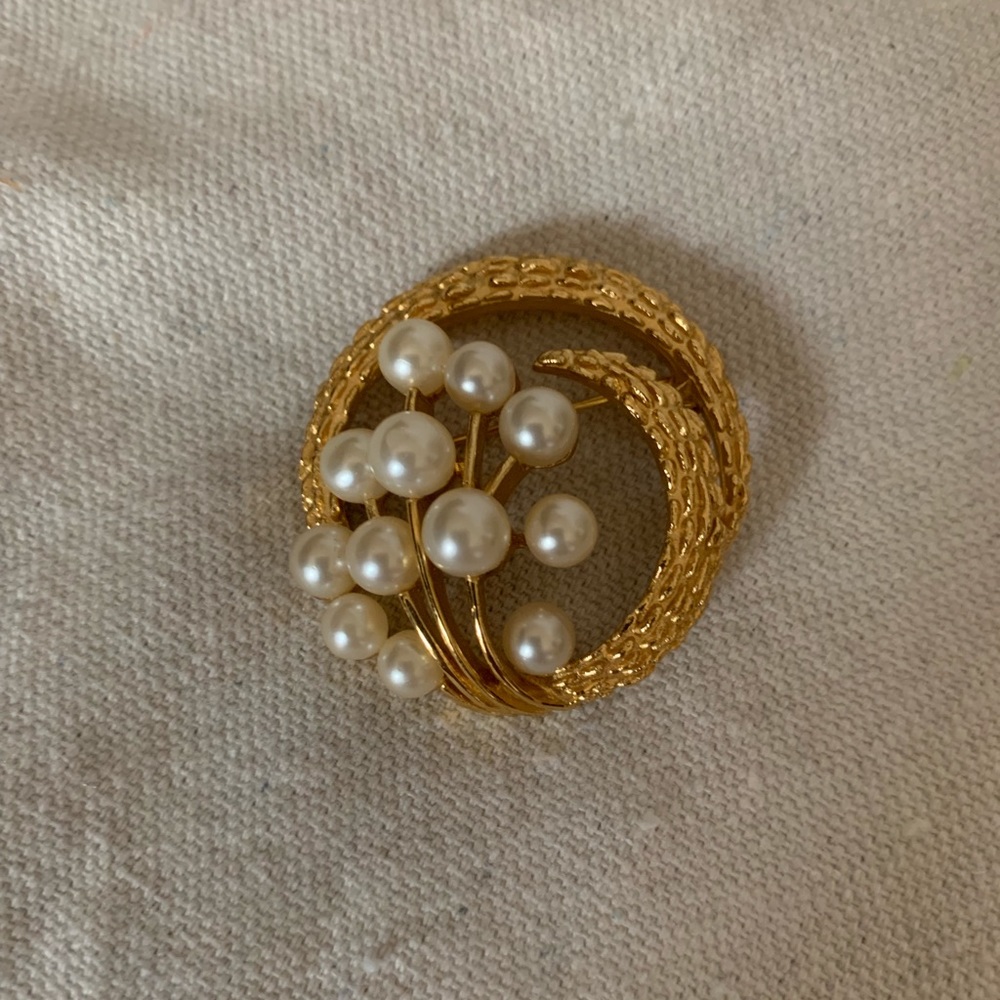 Vintage Pearl Brooch